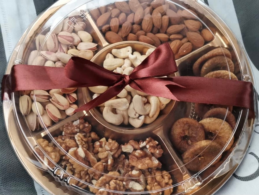 What’s in our premium-quality gift trays?